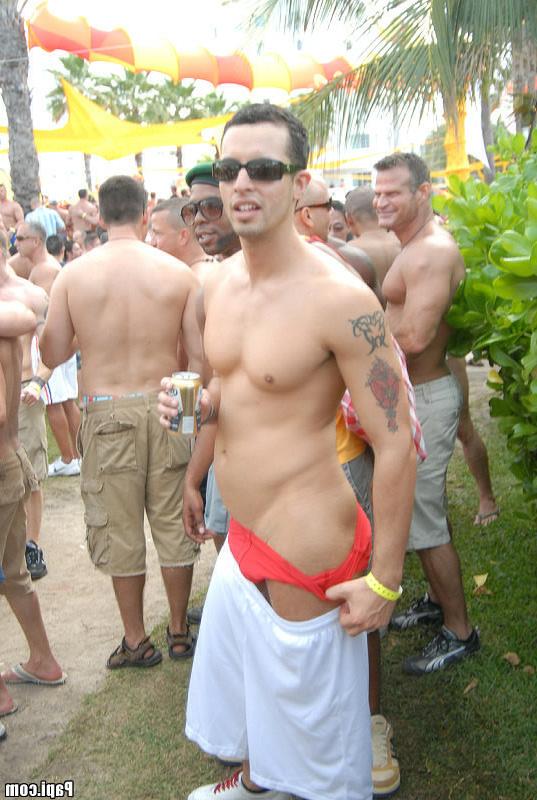 15P Chk out these hot horny parties with gay guys all over the place looking for a f