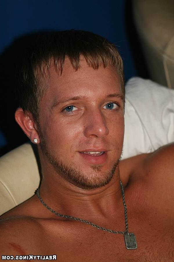 15P Amazing gay papis join the mingling party in these hot sexy boys pics