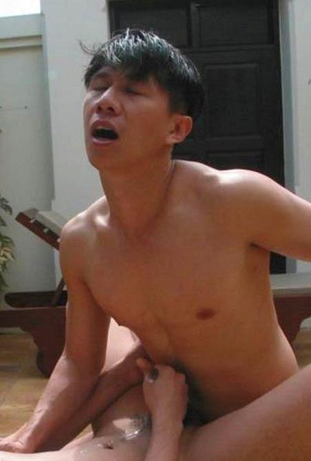 20P Two cute asians enjoy outdoor sucking and fucking and cumming