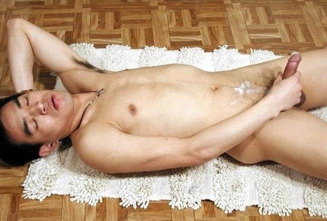 20P Asian fellow stripping and showing off and cumming on himself