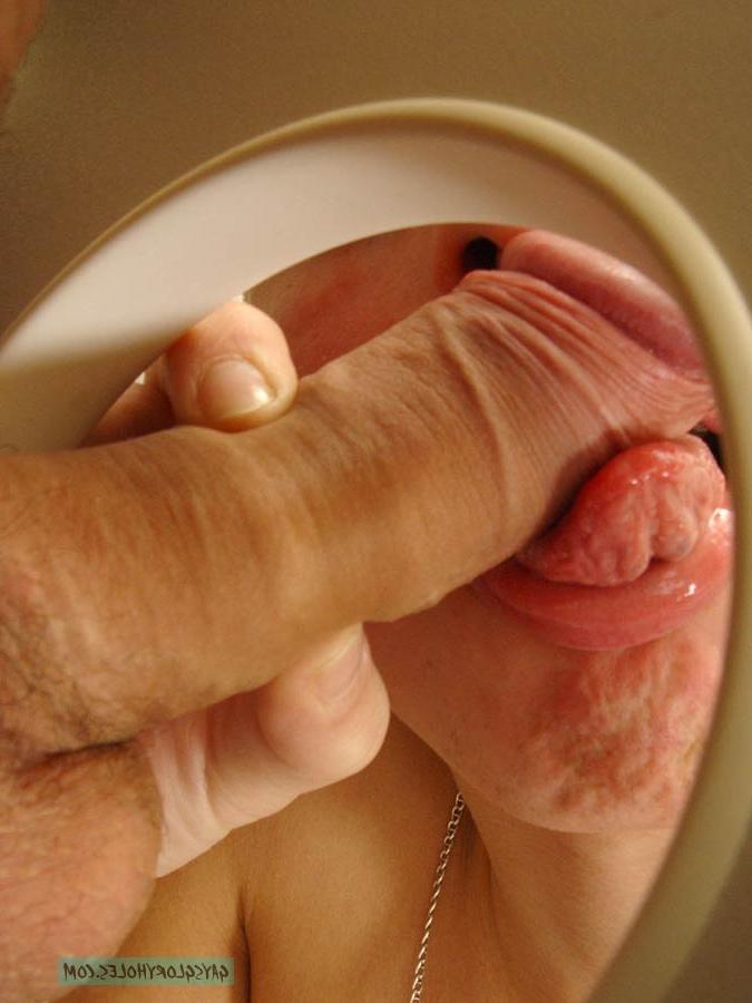 15P Gay enjoys licking cock