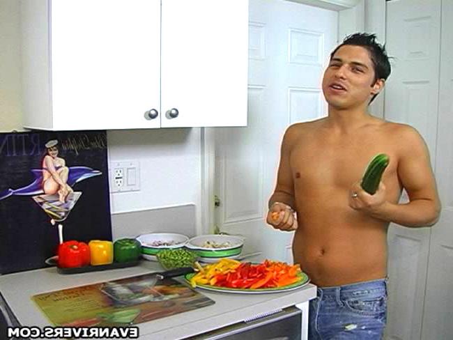 18P Keep seeing some pics of Evan rivers and her naked butt cooking skills. Get read