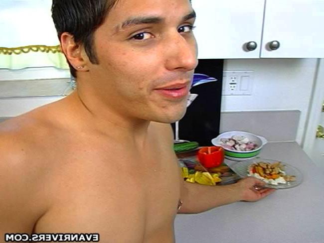 18P Keep seeing some pics of Evan rivers and her naked butt cooking skills. Get read