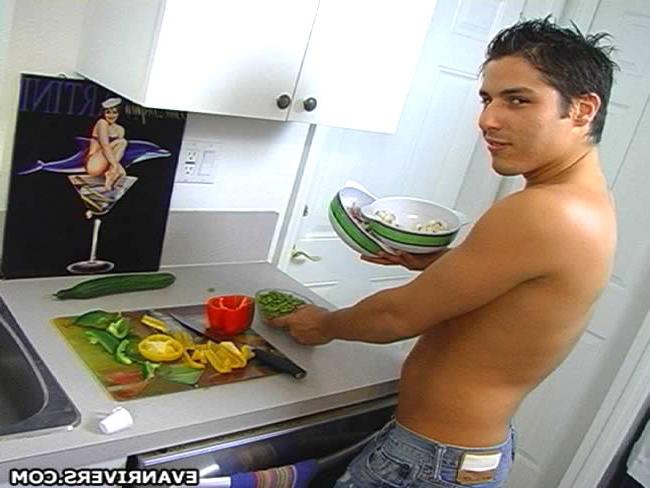 18P Keep seeing some pics of Evan rivers and her naked butt cooking skills. Get read