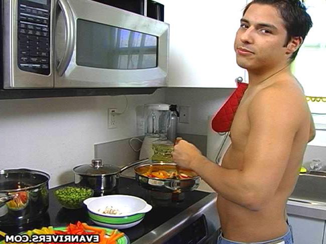 18P Keep seeing some pics of Evan rivers and her naked butt cooking skills. Get read