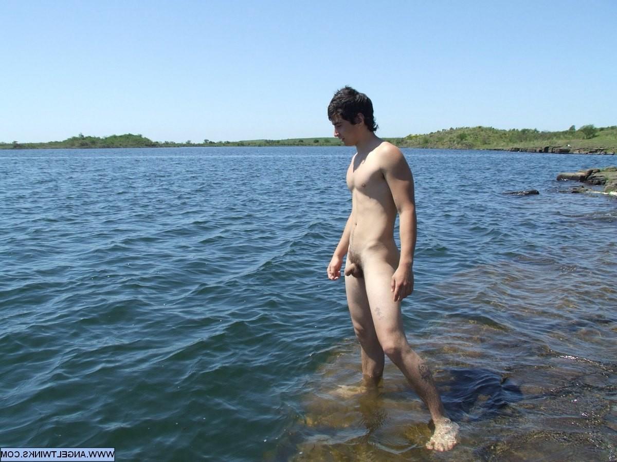 18P Hung Russian boys reveal their treasures and put them to action!