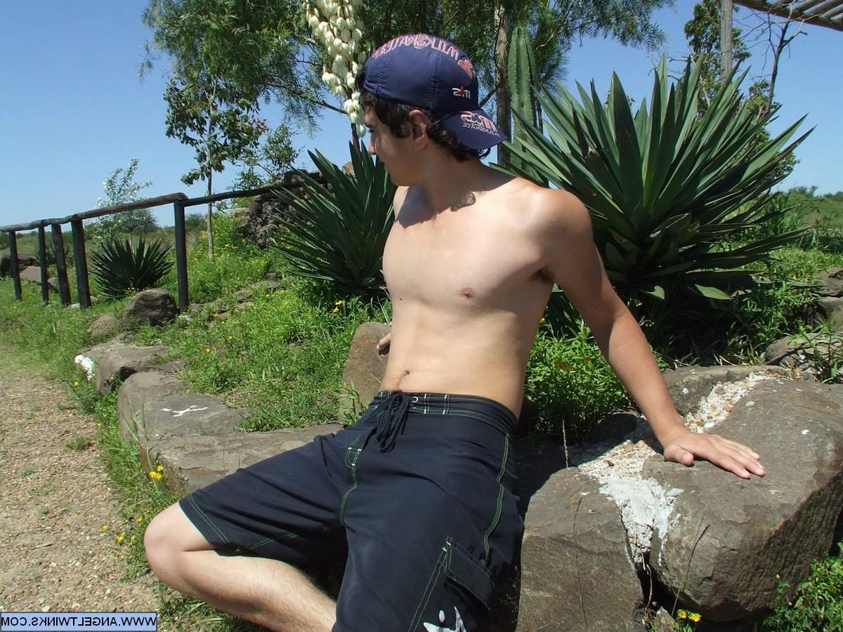 18P Hung Russian boys reveal their treasures and put them to action!