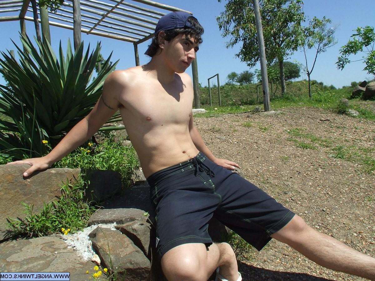 18P Hung Russian boys reveal their treasures and put them to action!