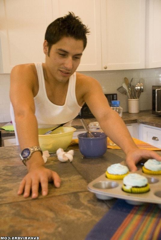 16P Evan’s gets it on the kitchen