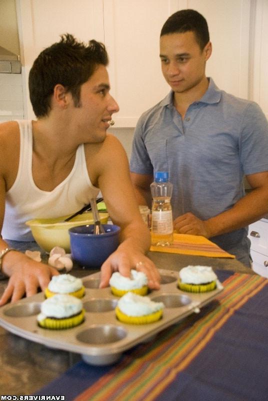 16P Evan’s gets it on the kitchen