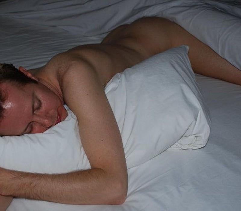 20P Leaked home made amateur gay photos including hard cock