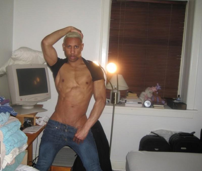 20P Leaked home made amateur gay photos including hard cock