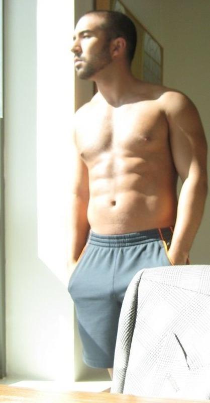 20P Leaked home made amateur gay photos including hard cock
