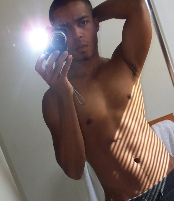 20P Leaked home made amateur gay photos including hard cock