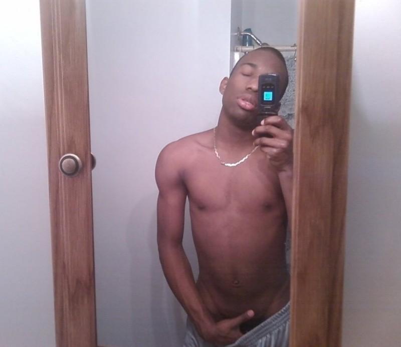 20P Leaked home made amateur gay photos including hard cock