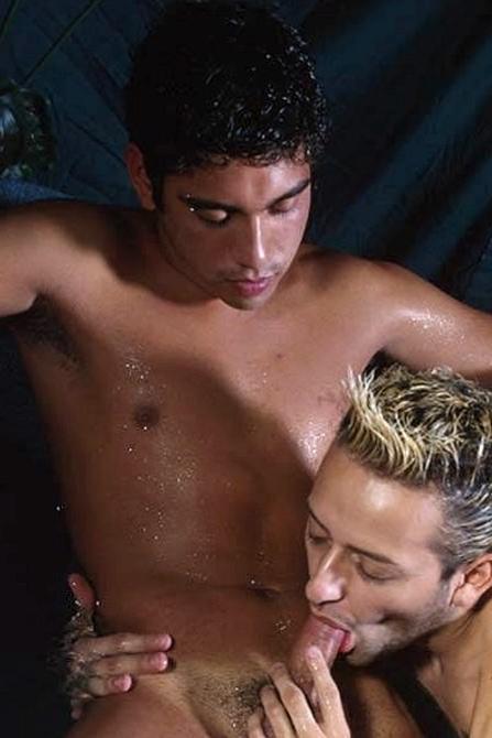 20P Latino twinks enjoy mutual blowing and screwing in jacuzzi