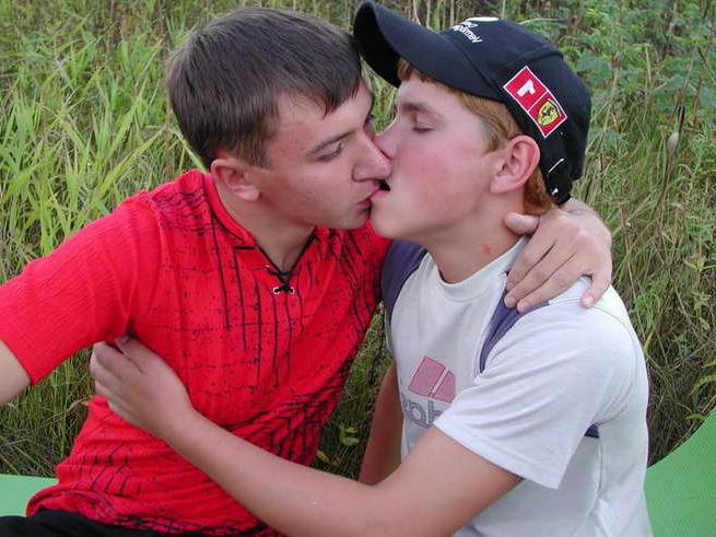 16P Cocks sucked and butts filled in twink action!