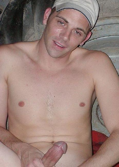 20P Solo village dude stripping and jerking off at the backyard