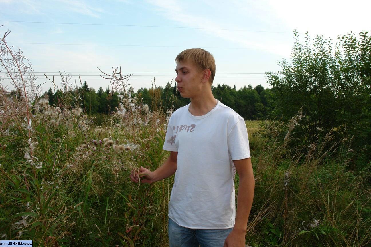 16P Mike is a young hot boy who loves exploring himself