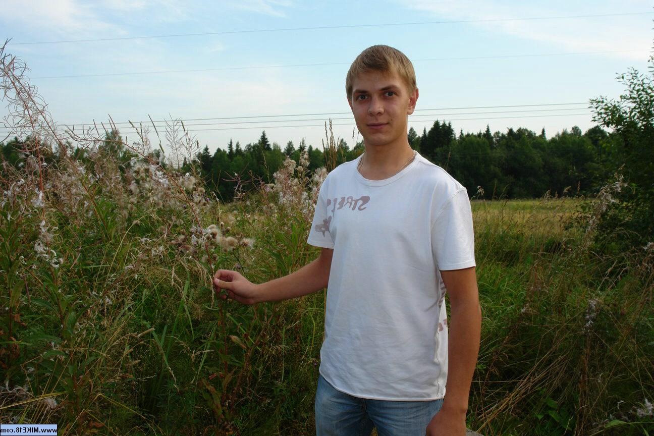 16P Mike is a young hot boy who loves exploring himself