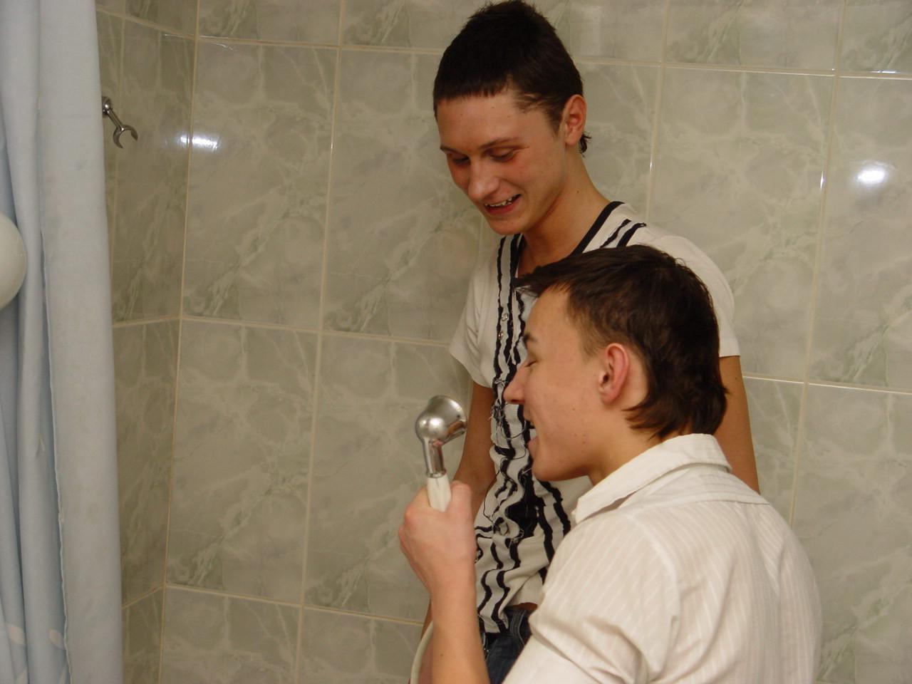 16P Sweaty Russian twinks covered with fresh sperm!