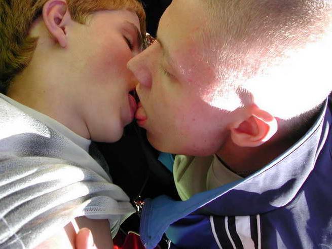 16P Beautiful and very sexy twinks in action on video!