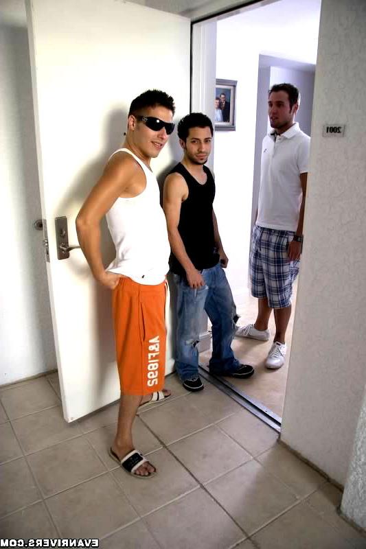 18P Evan and these two gay friends were giving eachothers head, evan ended up surrou