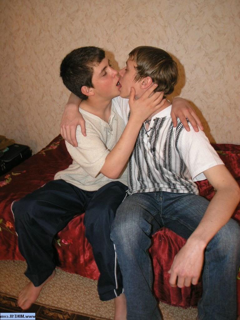 15P Twink naughtiness on hi-res pics and vids