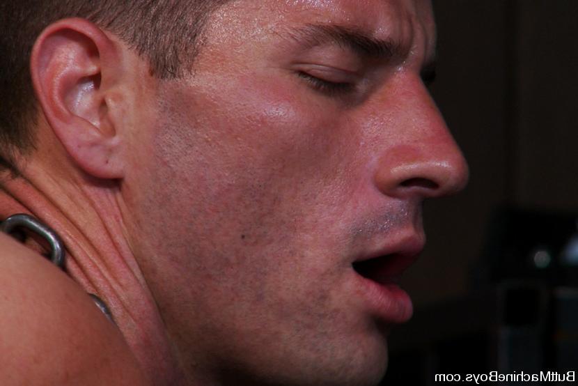 15P Muscle stud recieves explosive orgasm from fucking machines