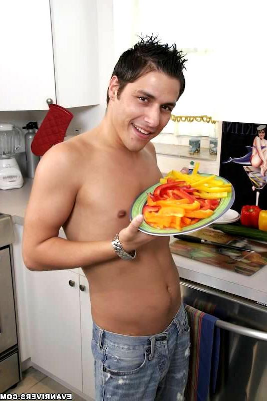 18P Evan and his 16 pics showing him cooking a delicious meal, yet not ASs delicious