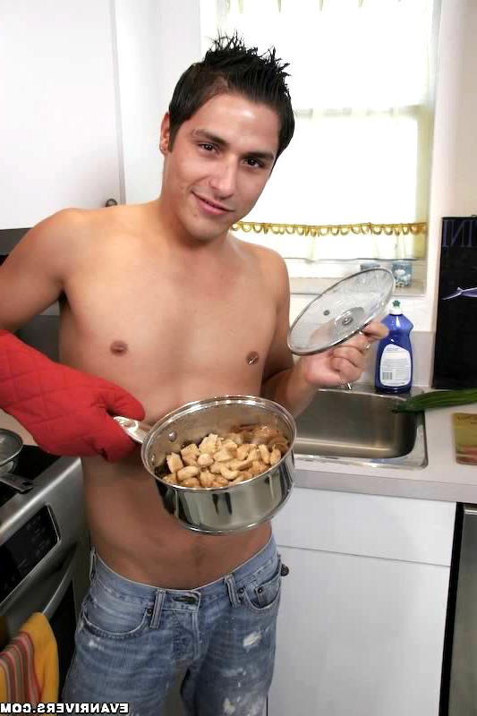 18P Evan and his 16 pics showing him cooking a delicious meal, yet not ASs delicious
