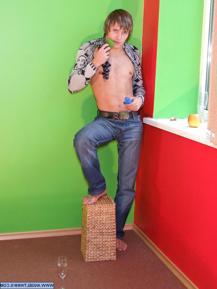 20P Twink porn just can\'t get more twink than all the premium