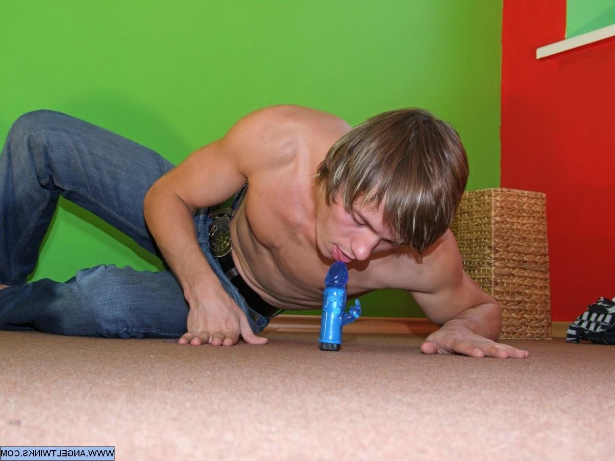20P Twink porn just can\'t get more twink than all the premium