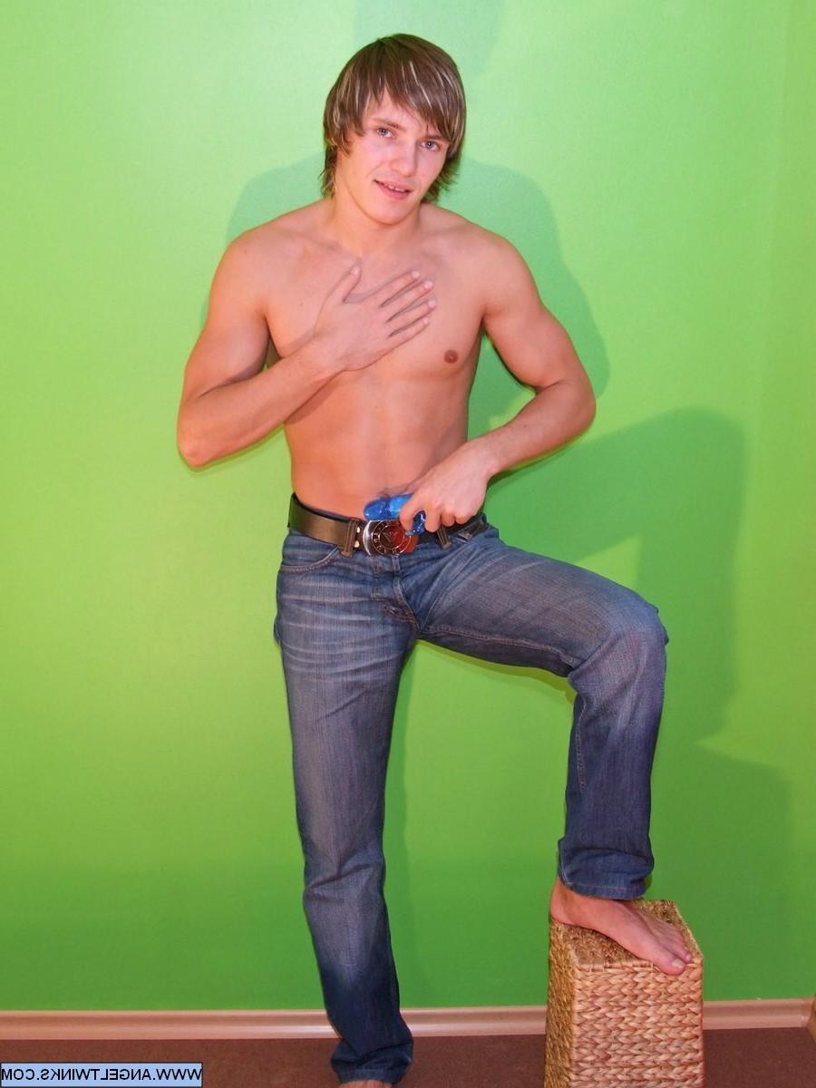 20P Twink porn just can\'t get more twink than all the premium