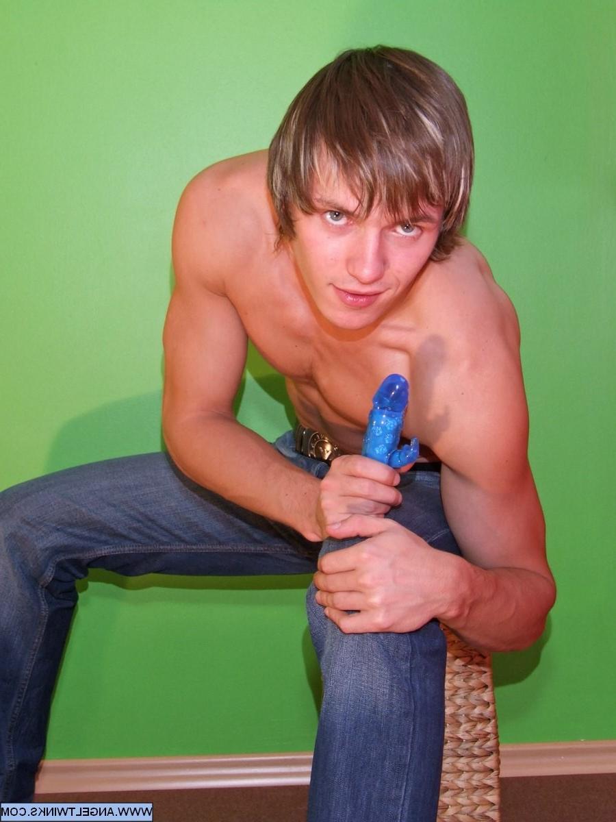 20P Twink porn just can\'t get more twink than all the premium