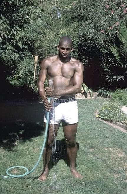 20P A black muscle gardener stripping and showing and jerking off