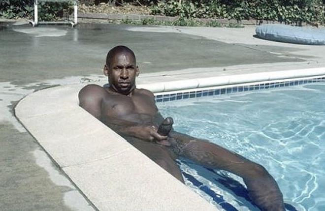 20P A black muscle gardener stripping and showing and jerking off