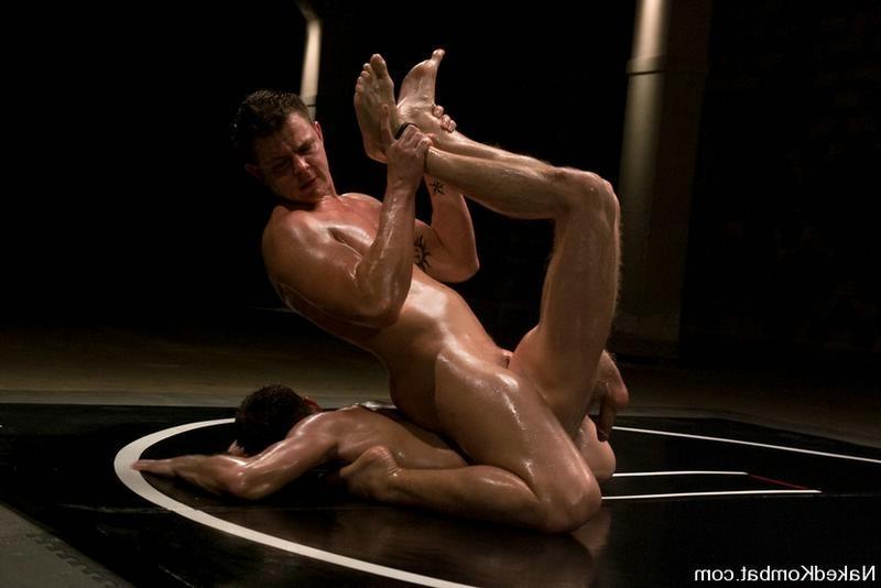 15P Two fit guys get naked and wrestle