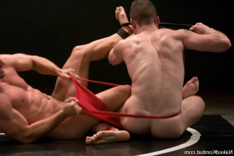 15P Two fit guys get naked and wrestle
