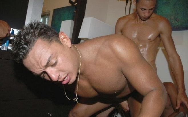 20P Five euro and latino muscle dudes enjoy suckin and fuckin orgy