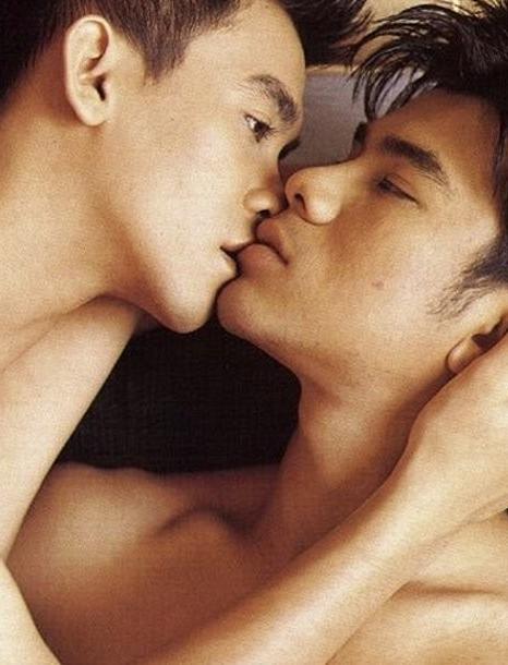 20P Three cute asian twinks enjoy mutual blowing and fucking kick