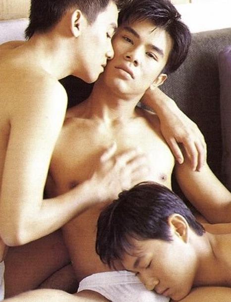 20P Three cute asian twinks enjoy mutual blowing and fucking kick