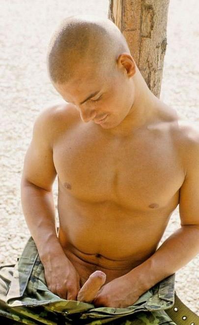 20P Muscle soldier stripping and showing  off ourdoors