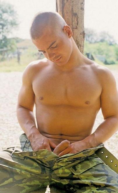 20P Muscle soldier stripping and showing  off ourdoors
