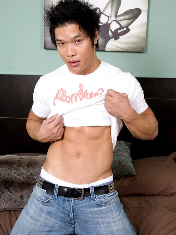 15P Stud sucking his hunky asian friends cock