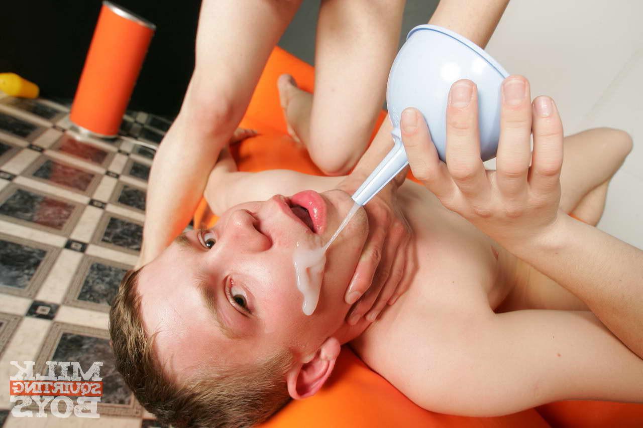 16P Two Crazy Twinks Get Wild on some Amazing Milk Squirting Action