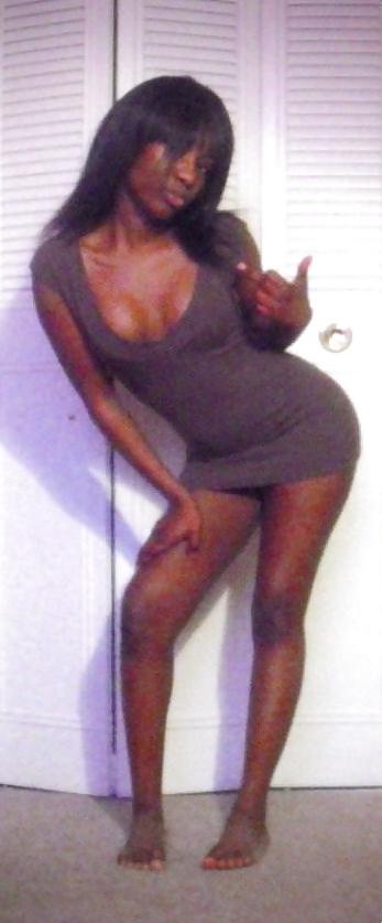 20P Cute Ebony College Gals