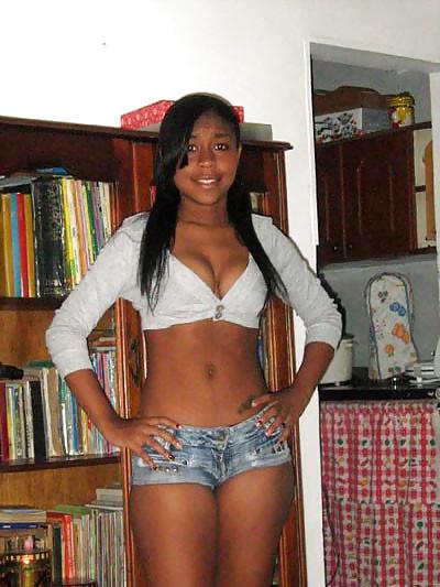 20P Cute Ebony College Gals