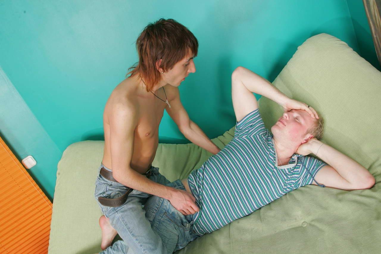 16P Wild and Horny Young Twinks on some Amazing Anal Cumshot Act
