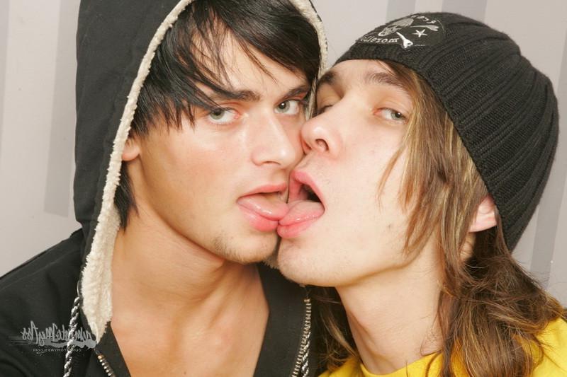 16P Two hot sexy young gay twinks sucking fucking and creampie